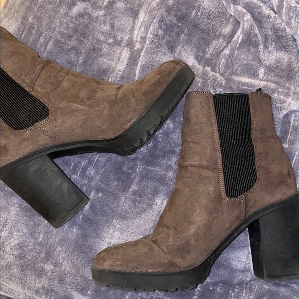 H&M brown heeled suede booties